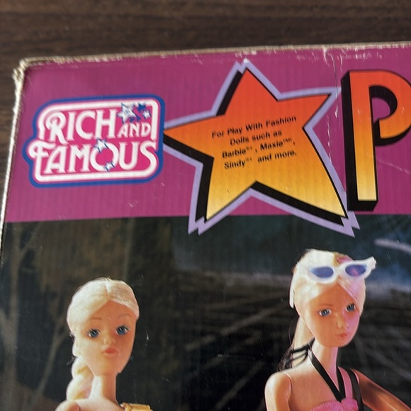 Rich and Famous Poolside Party playset for Barbie dolls - Picture 11 of 11
